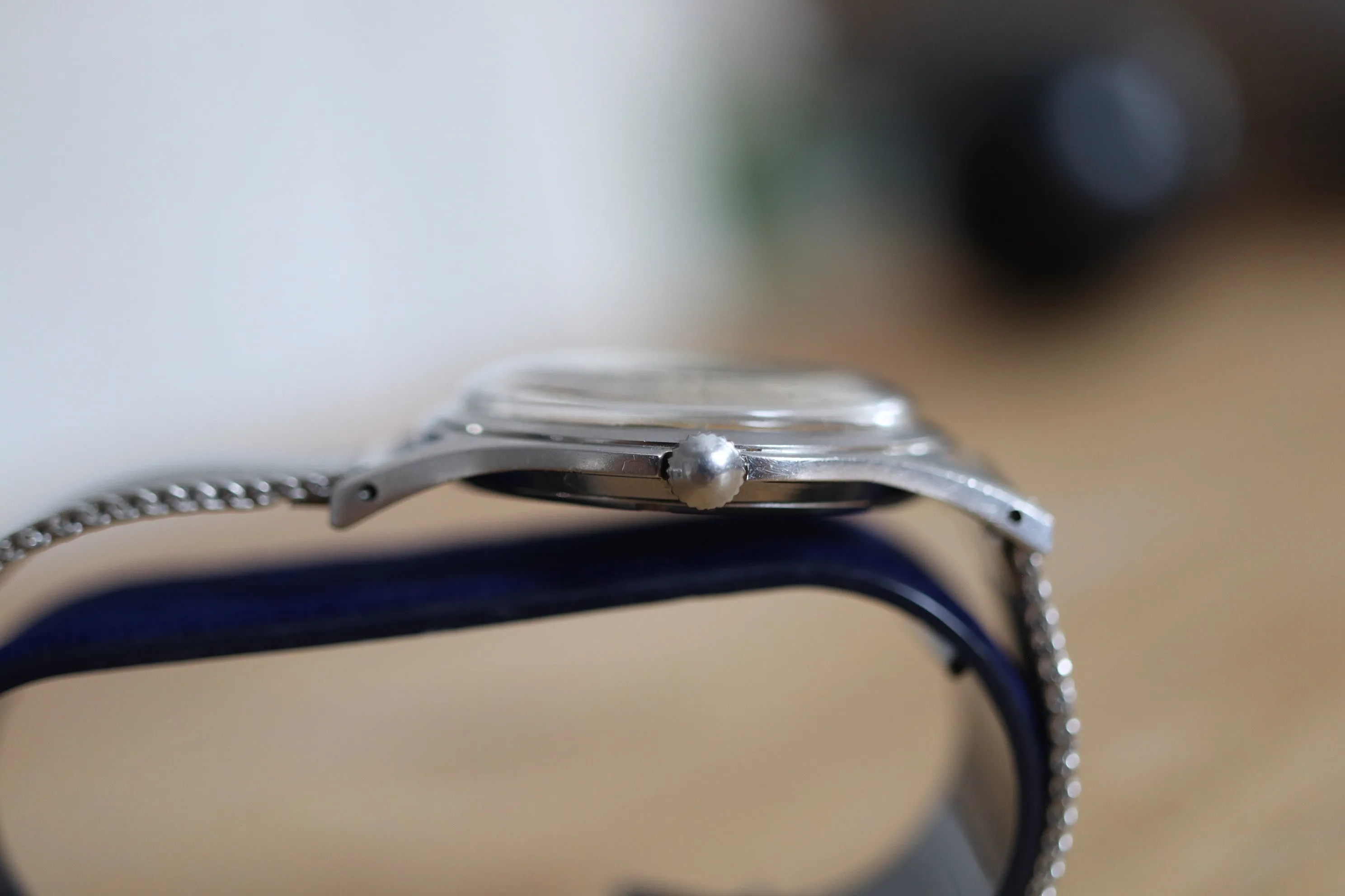 Beautiful tropical Huguenin 17j Manual watch Working well