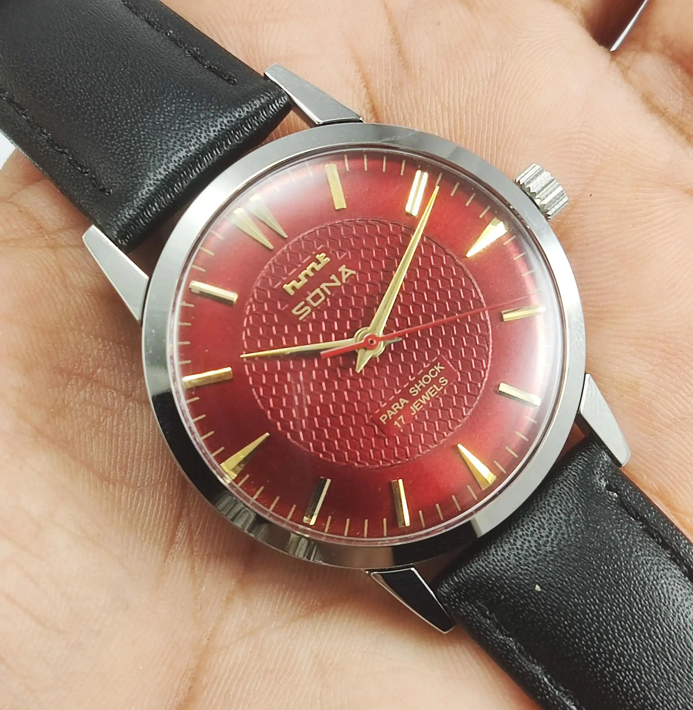 HMT Sona Para Shock 17 Jewels Maroon Red Dial Mechanical Hand winding Men's Wrist Watch