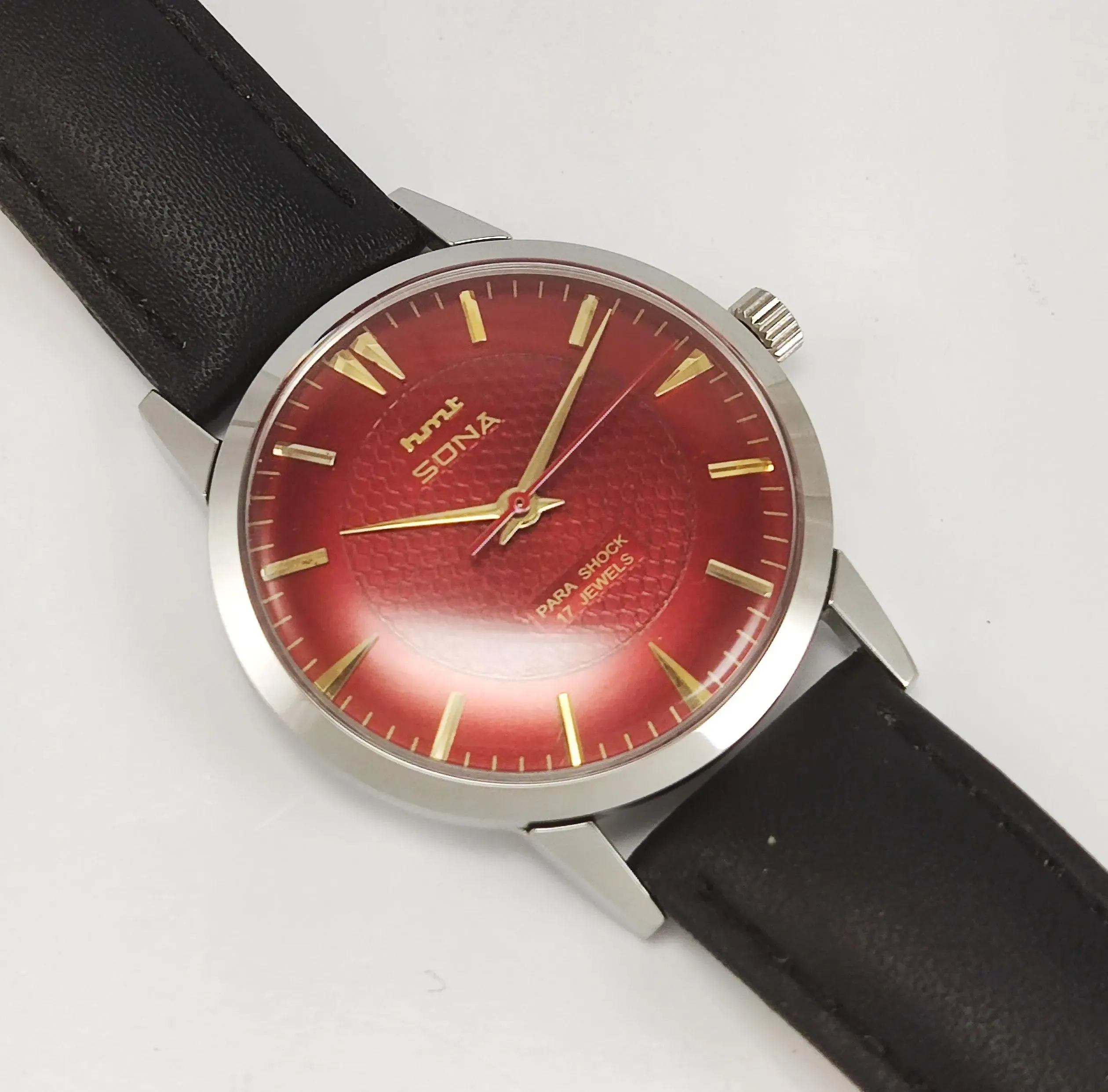 HMT Sona Para Shock 17 Jewels Maroon Red Dial Mechanical Hand winding Men's Wrist Watch