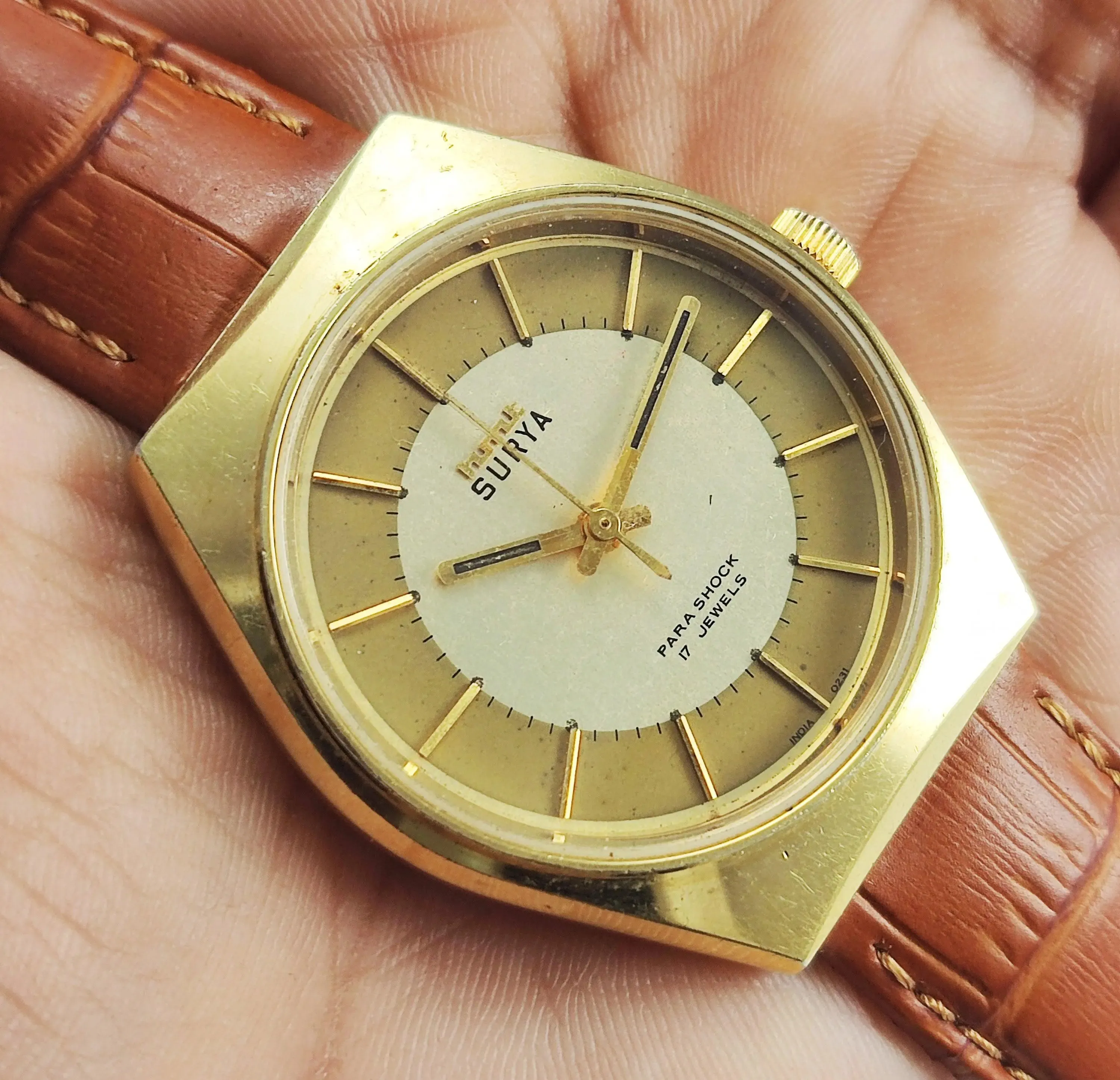 HMT Surya Para Shock 17 Jewels Golden Dial Mechanical Hand winding Men's Wrist Watch