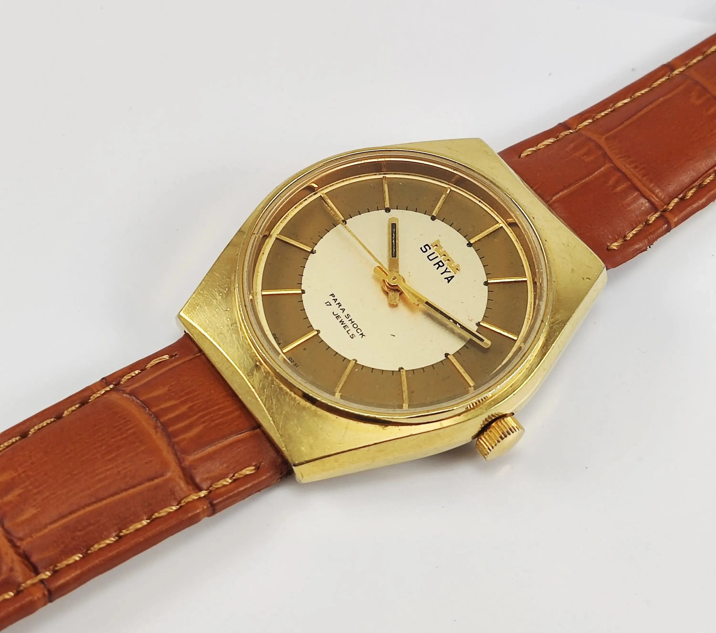 HMT Surya Para Shock 17 Jewels Golden Dial Mechanical Hand winding Men's Wrist Watch