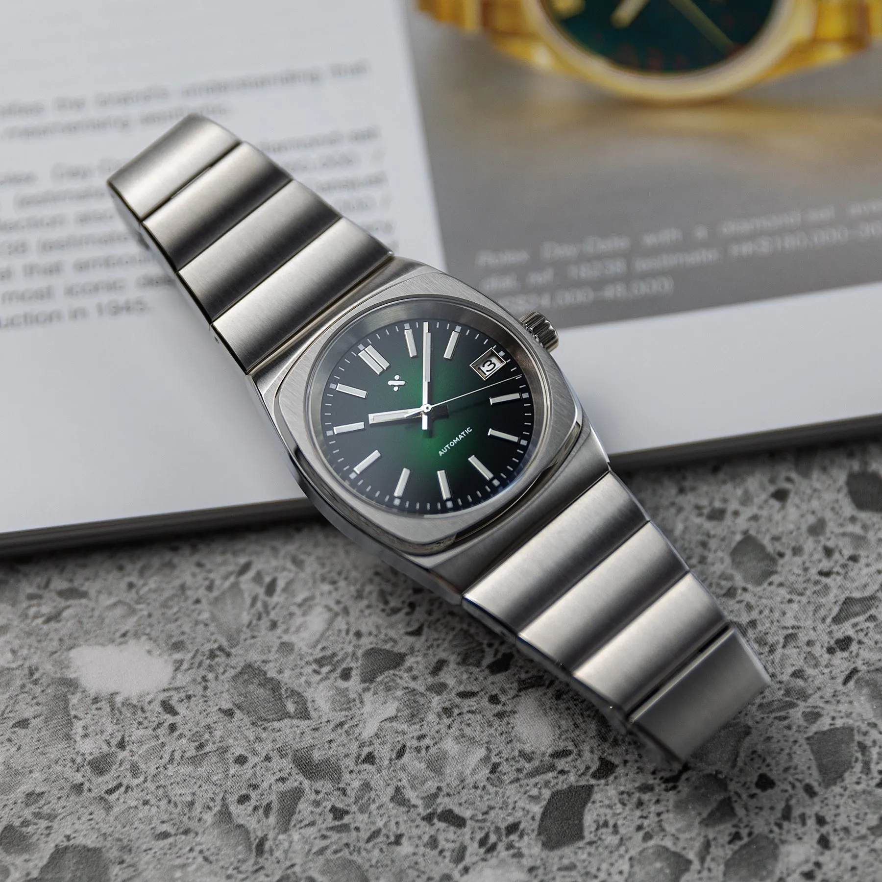 NMK954 SKX007/SPRD TV Case Bundle: Steel Finish
