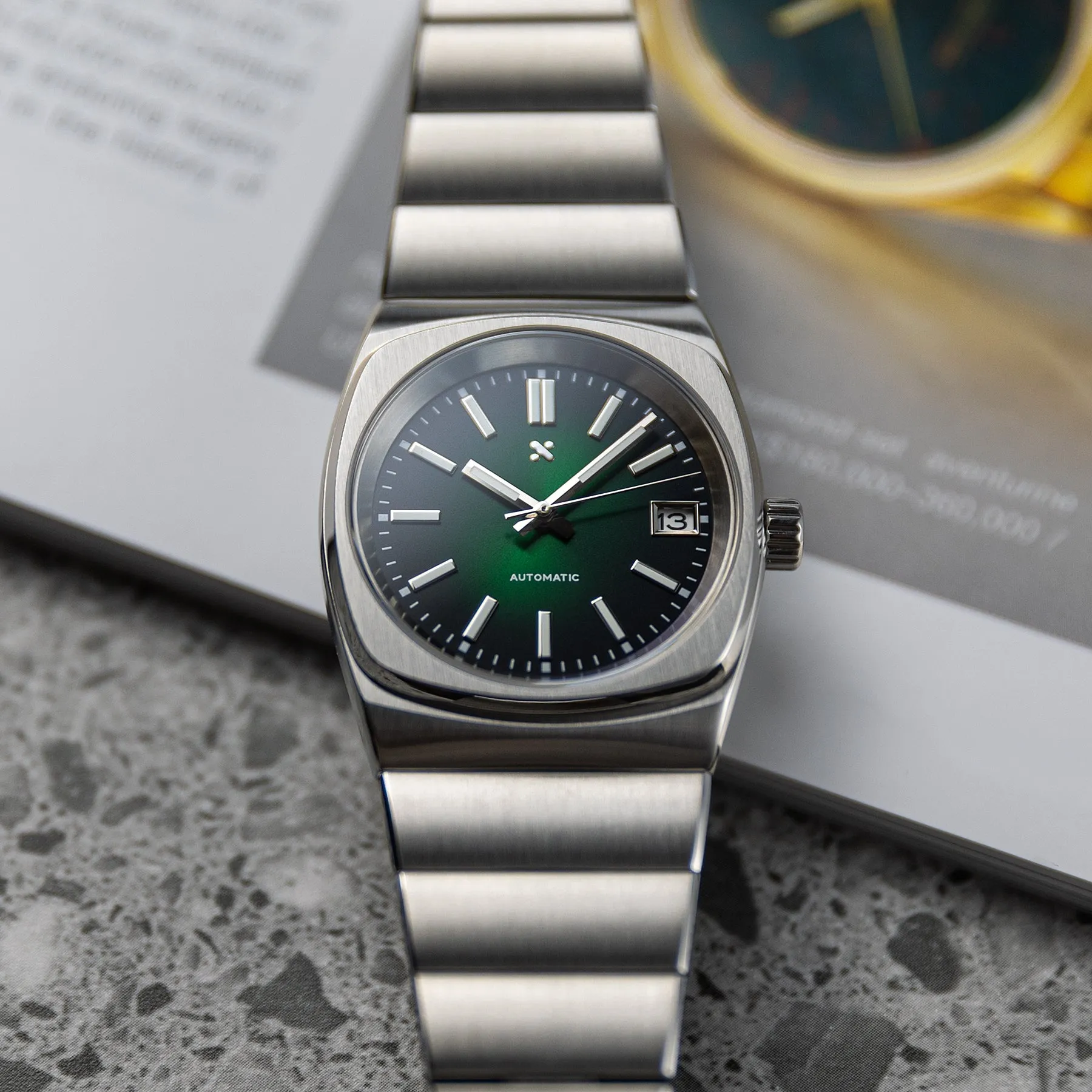 NMK954 SKX007/SPRD TV Case Bundle: Steel Finish