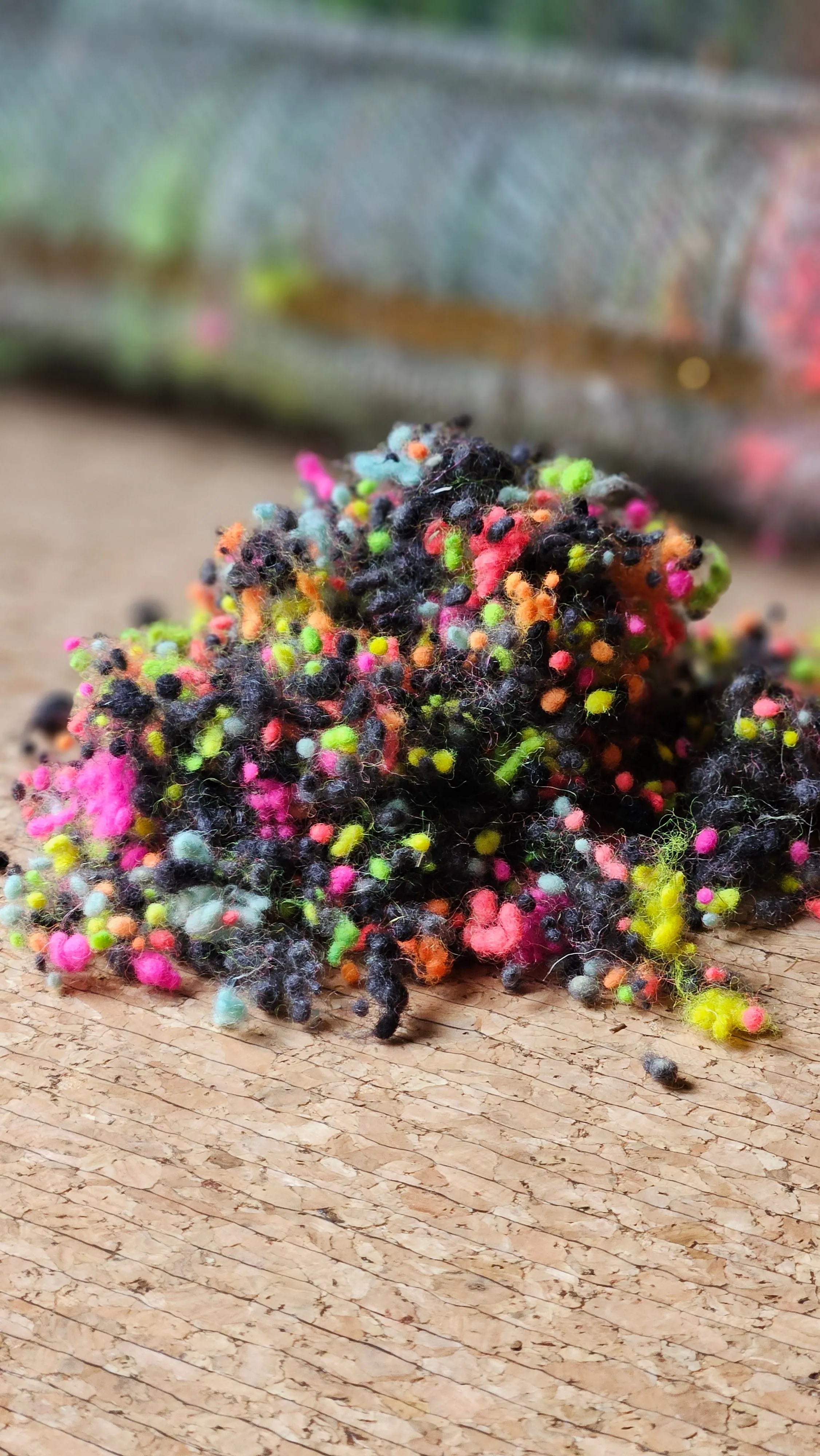 RETRO GLOW Dyed Fine Wool Nepps Blend - 1 ounce