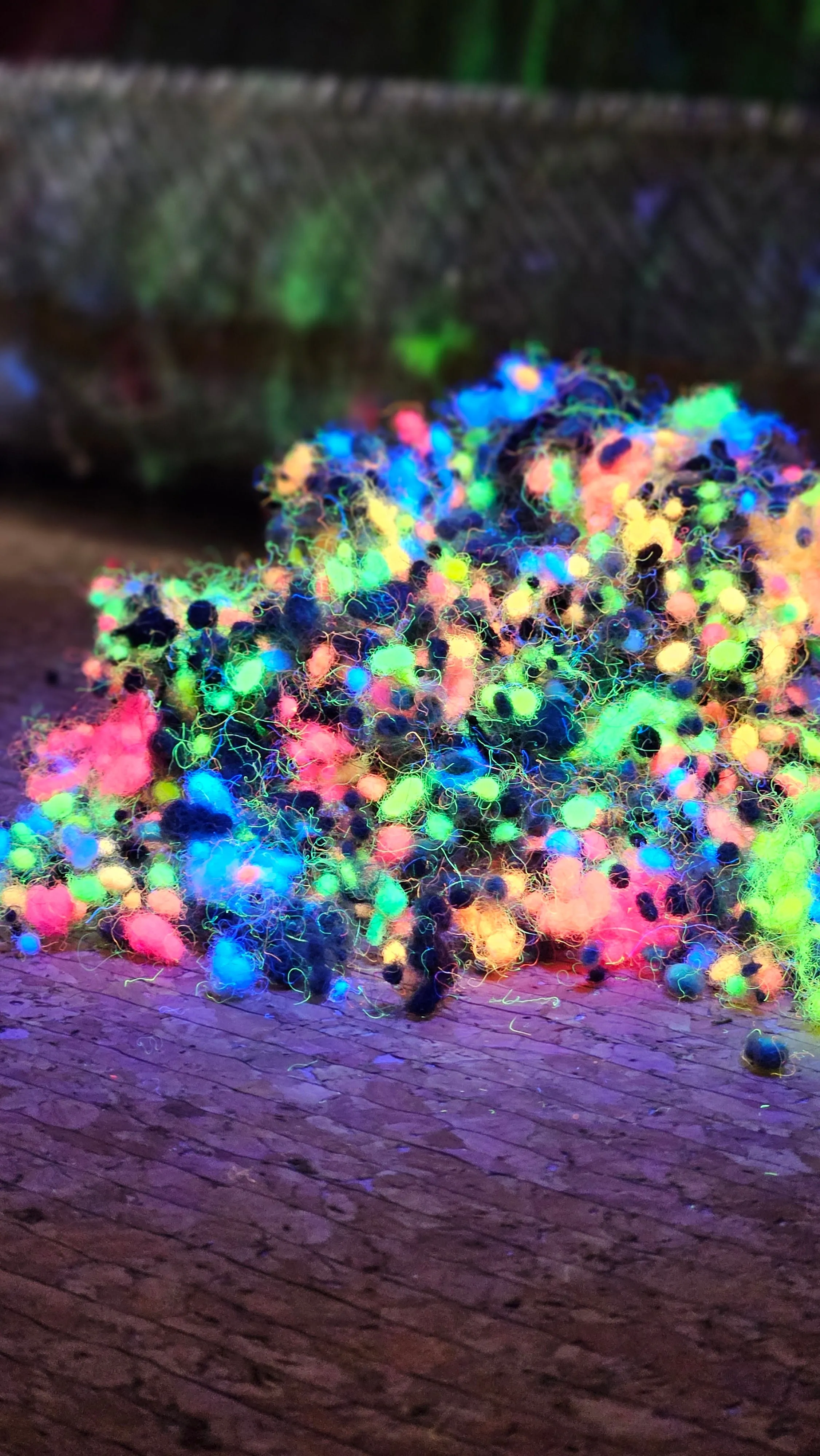RETRO GLOW Dyed Fine Wool Nepps Blend - 1 ounce