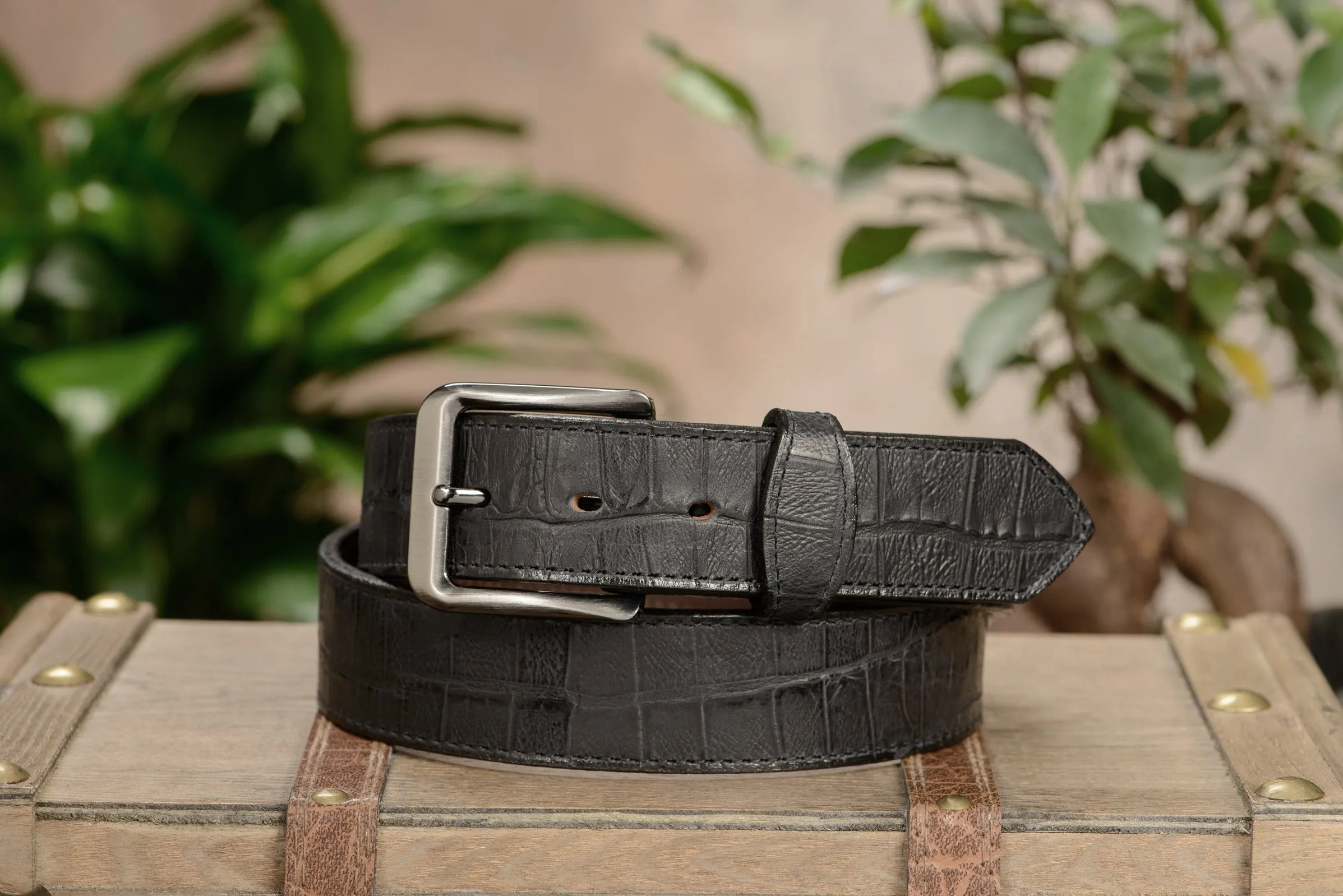 The Chomper: Mens Black Alligator-Stitched Leather Belt - 1.50"