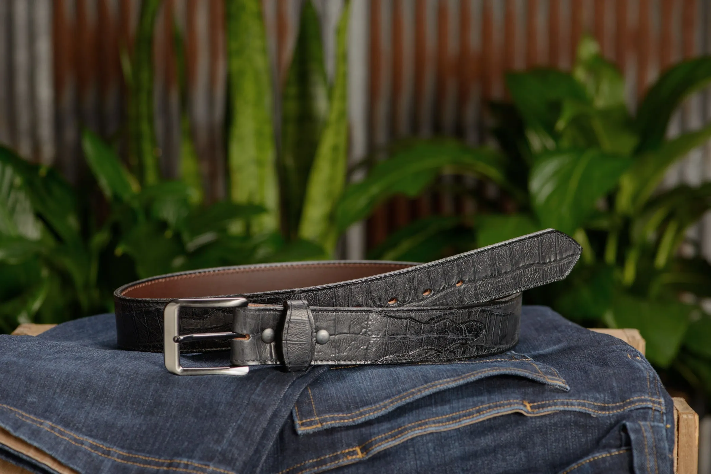 The Chomper: Mens Black Alligator-Stitched Leather Belt - 1.50"